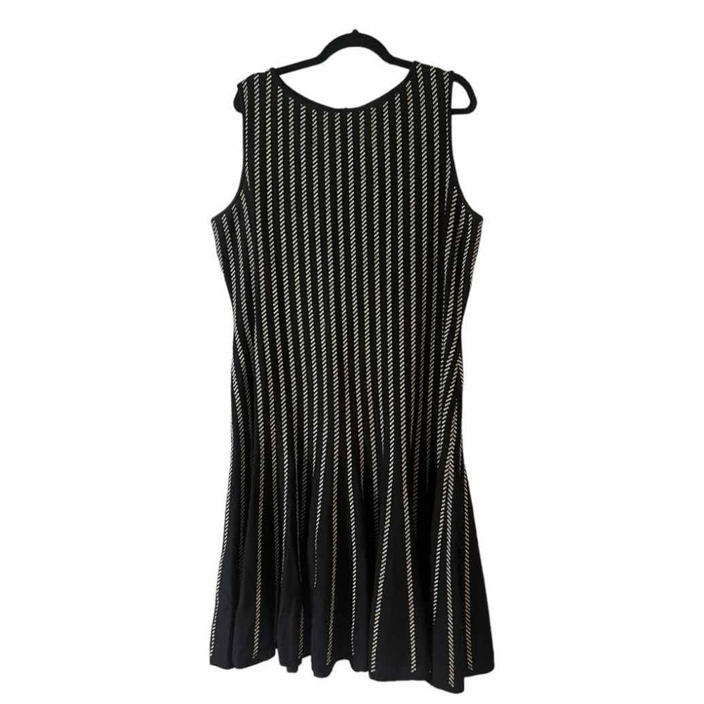 St. John BlacK, White, Slver Metallic Stiched Sleeveless A-Line Plus-Size Dress